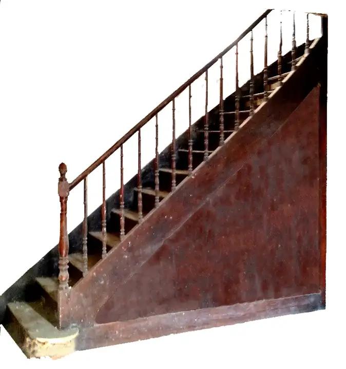 Escalier en bois ancien de chêne composé de 16 marches