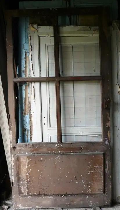 Porte vitrée en bois