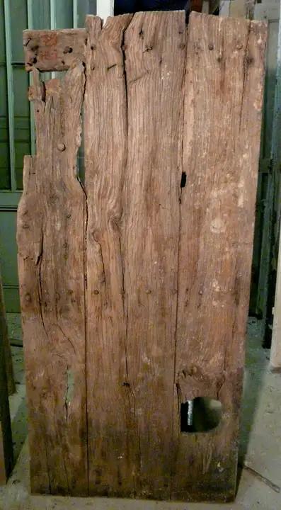 Porte de ferme en bois rustique