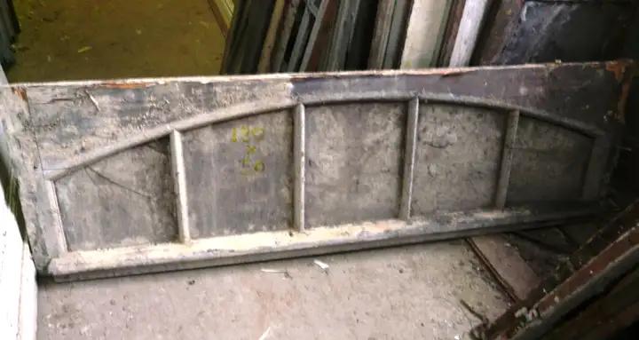 Imposte de porte en bois