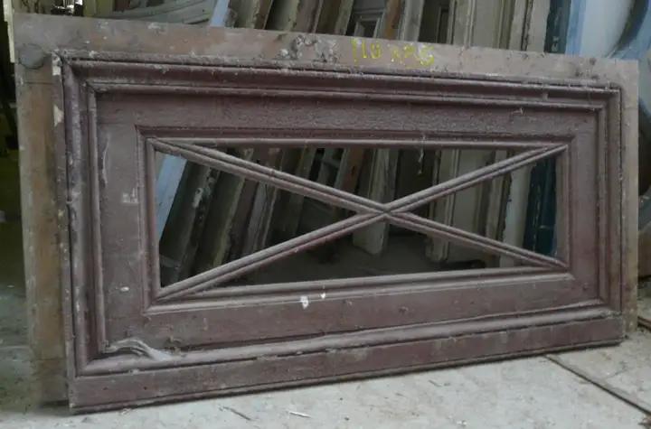 Imposte de porte en bois