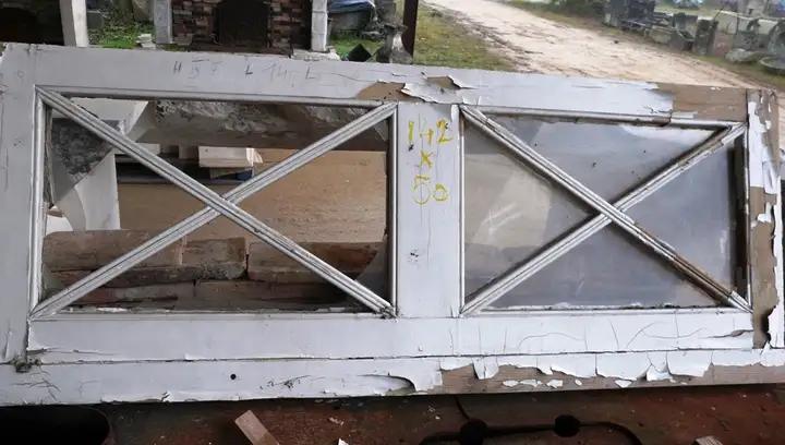 Ancien imposte de porte en bois vitré