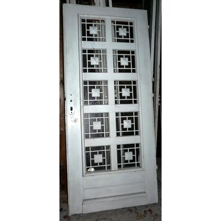 Porte d'entée vitrée et sa protection en fonte