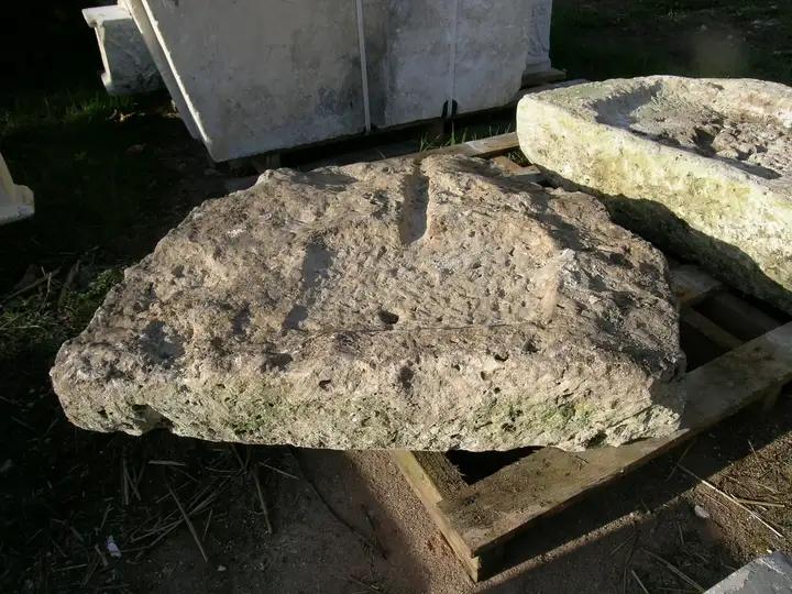 Evier rustique en pierre avec egoutoir