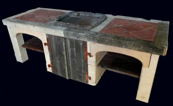 Réalisation d'un meuble de cuisine  à partir de pierres anciennes, carrelage et bois