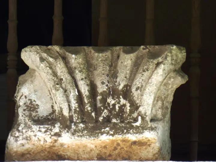 Chapiteau Roman en pierre