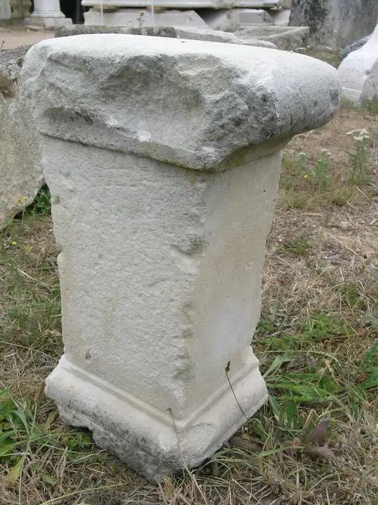 Socle en pierre de Charente