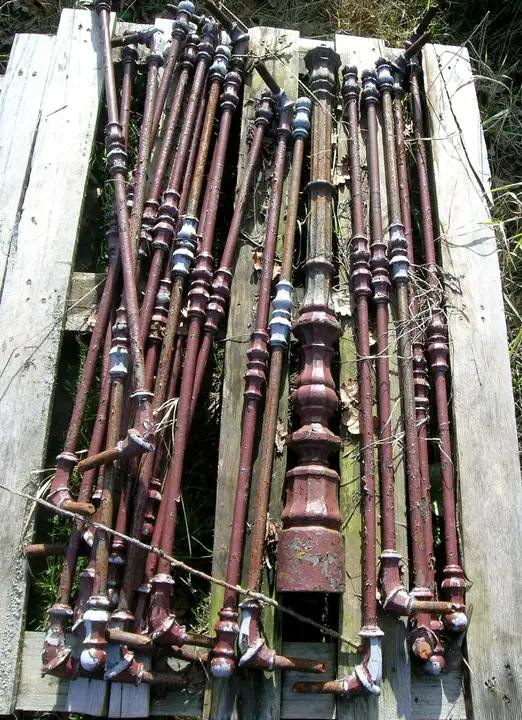 Barreaux d'escalier en fer et fonte