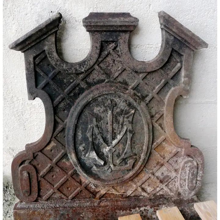 Plaque de fonte decorée Henry II