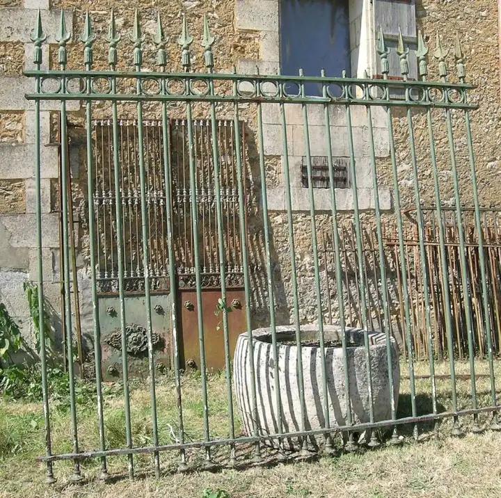 Grille  de defence en fer forgé