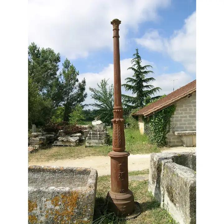 Lampadaire ancien fondu pour la ville de Madride en fonte