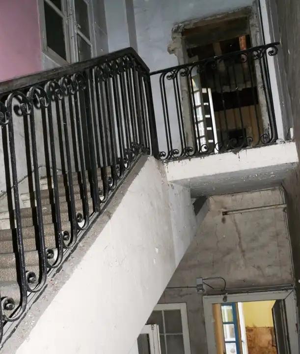 Rampe d'escalier en fer forgé et son retour