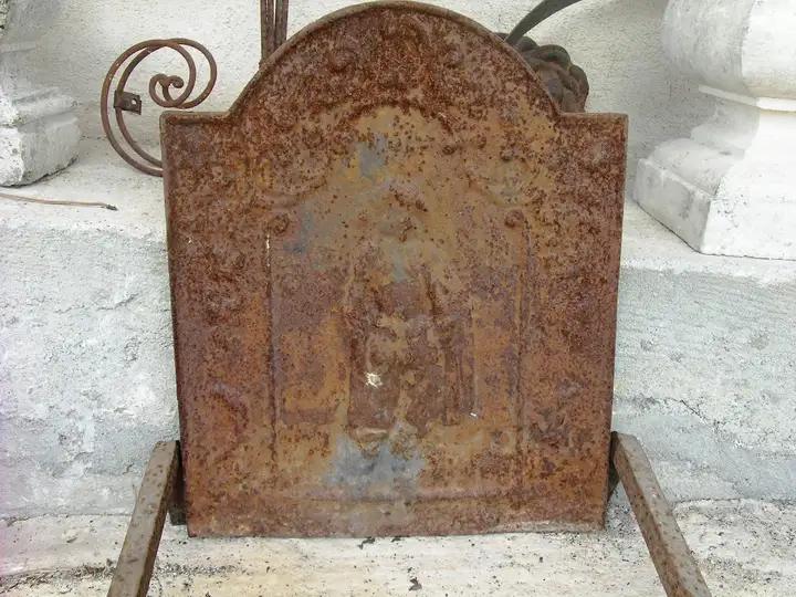 Plaque de fonte decorée
