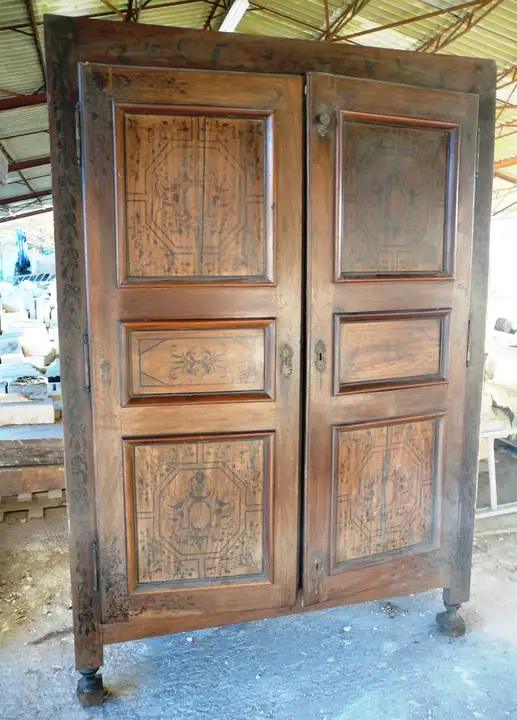 Ancienne armoire de mariage Louis XIV en noyer