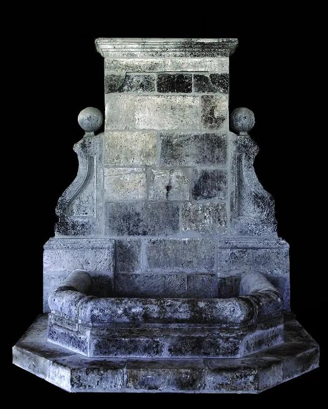 Fontaine d'applique en pierre d'Angoulême
