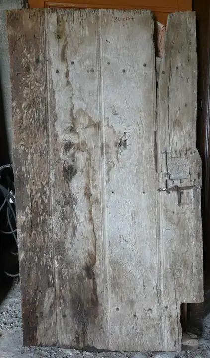 Porte cloutée Gothique en chêne