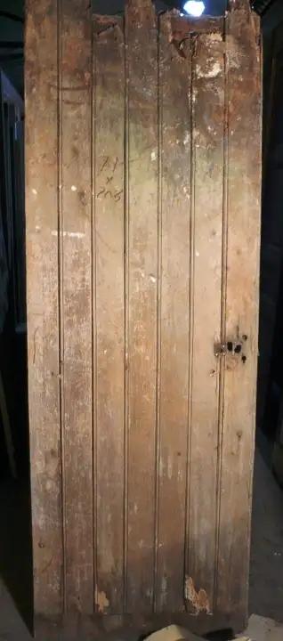 Porte de cave en bois
