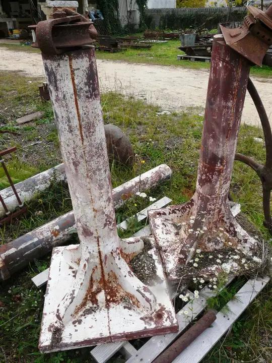 Paire d'anciennes colonnes en fonte