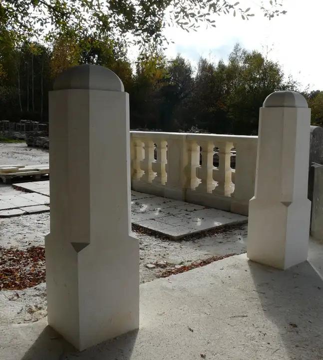 Réédition d'une paire de bornes du Médoc