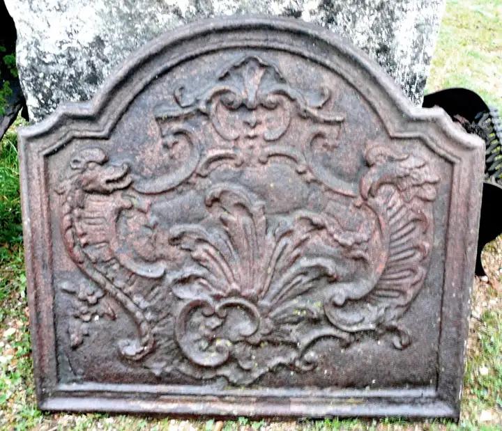 Plaque de fonte décorée ancienne