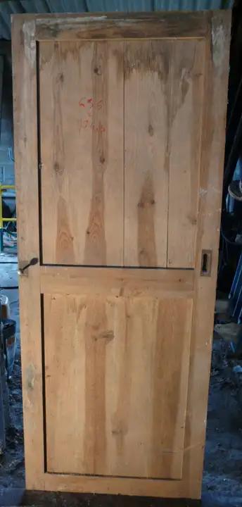 Porte de grenier en bois