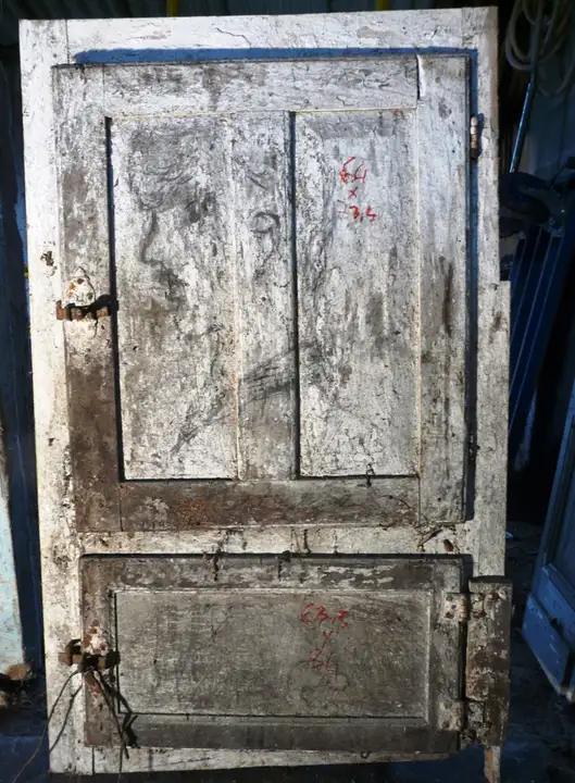 Placard mural a deux portes