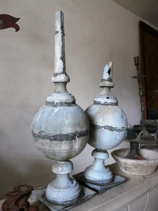 Paire d'épies de faitage anciens en zinc