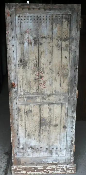 Porte de cave en bois