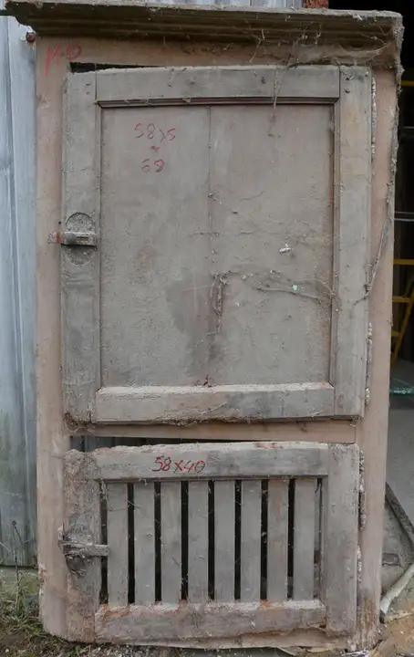 Placard mural en noyer