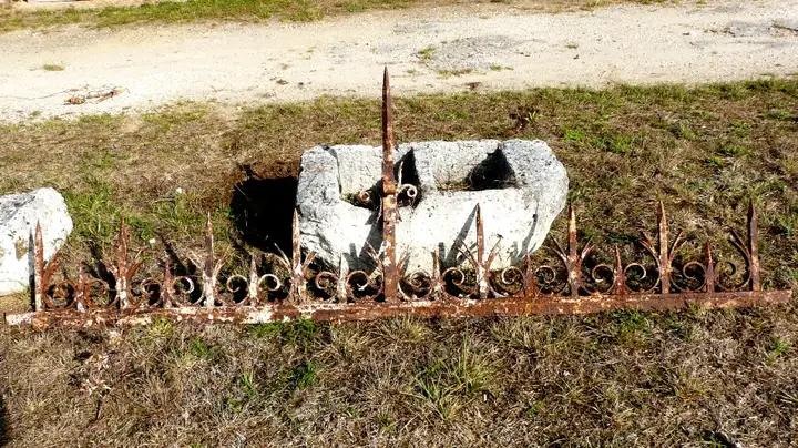 Imposte de portail en fer forgé ancien