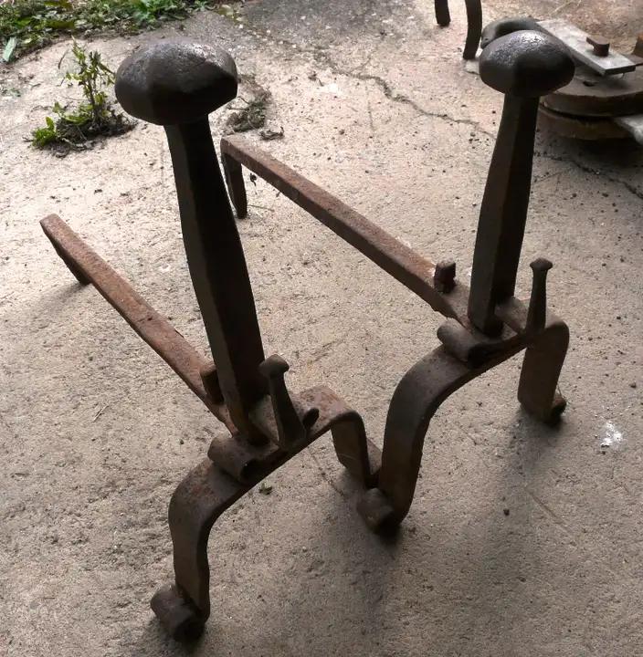Paire de chenets forgés anciens