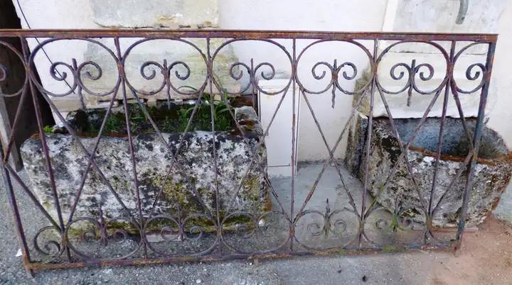 Balcon ancien, garde fou, rambarde en fer forgé