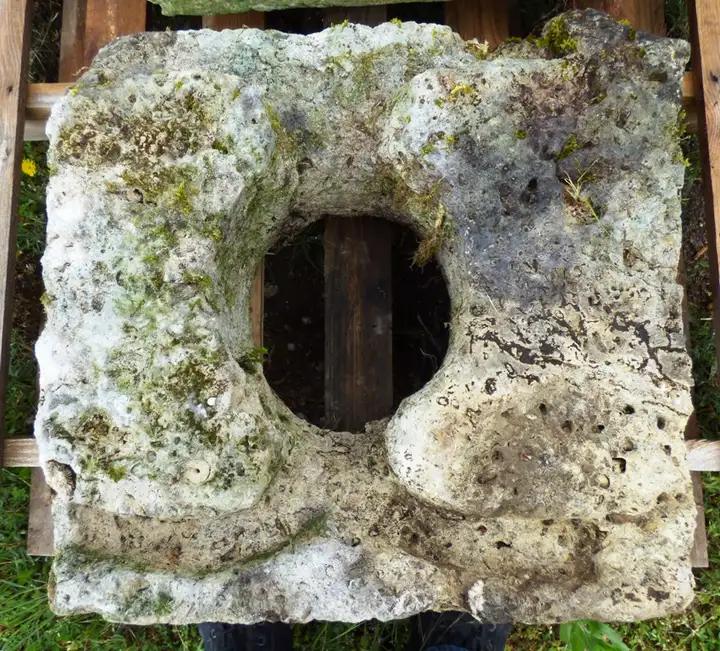 Oeil de boeuf en pierre