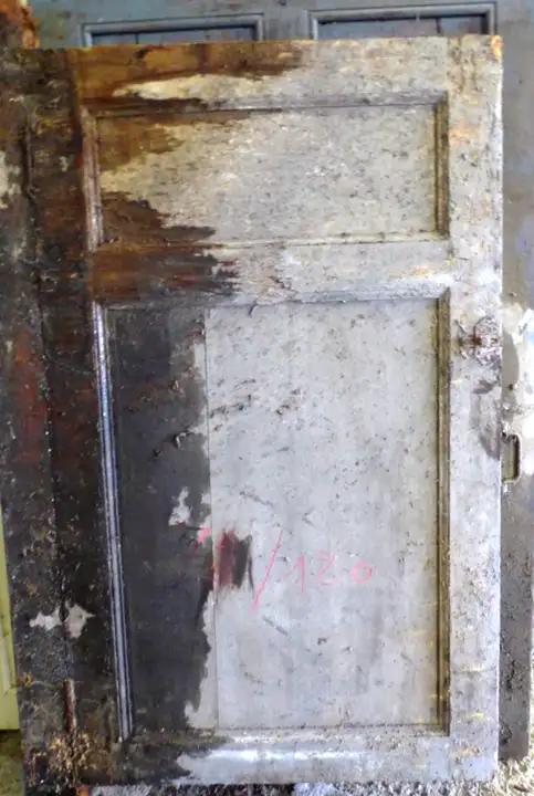 Petite porte de placrd en bois