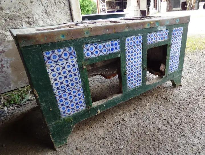 Potager fait de bois et de faience