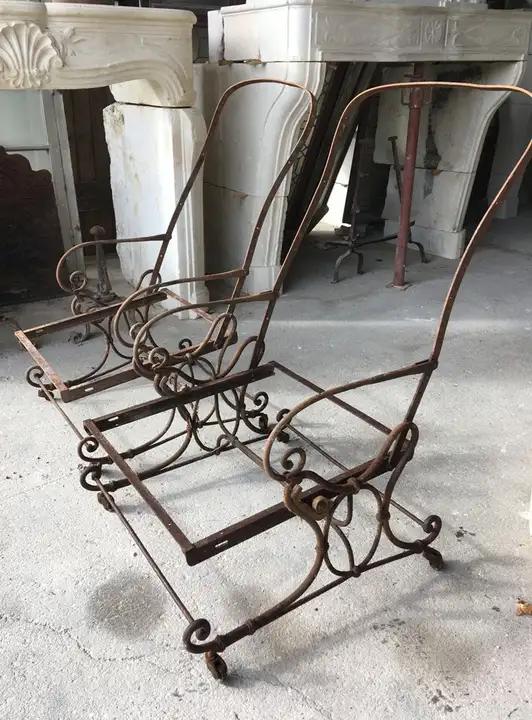 Paire de sièges de jardin en fer forgé ancien