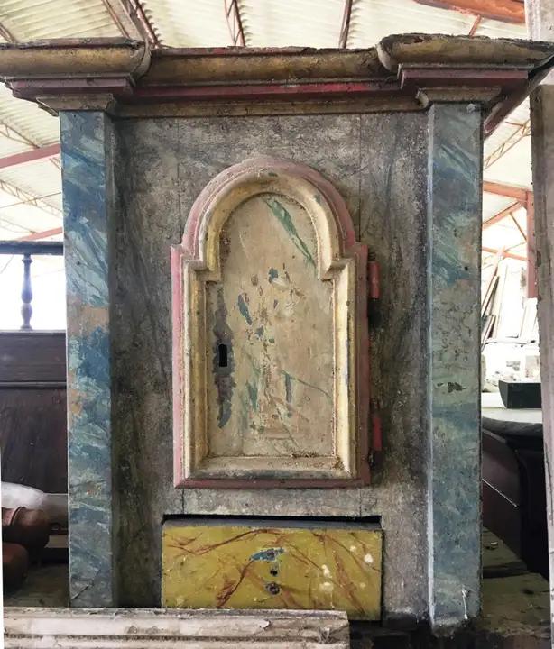 Tabernacle ancien en bois peint en faux marbre