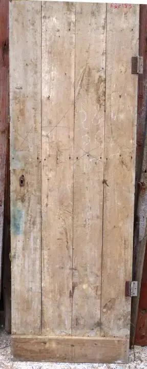 Porte de grenier en planches de sapin
