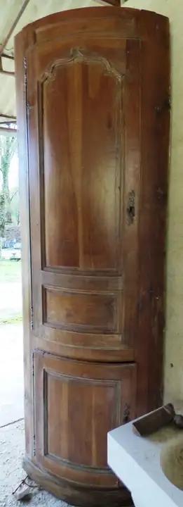 Encoignure à deux portes