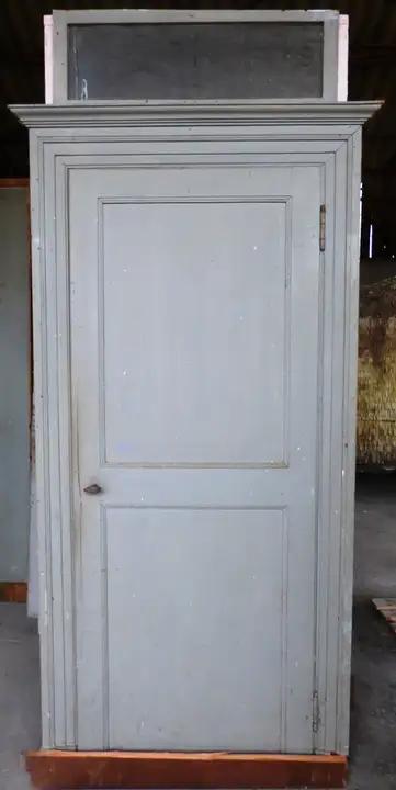 Vieille porte ancienne et son cadre