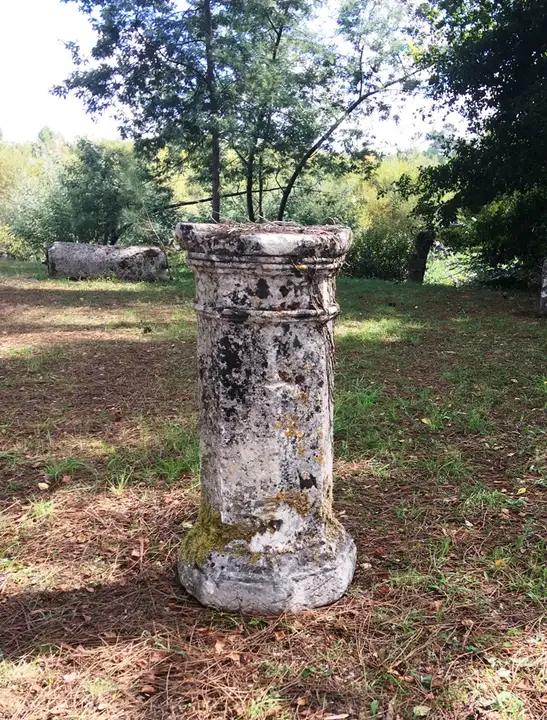 Socle de distillerie ancien