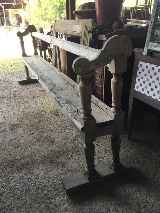 Ancien banc en chêne à accoudoirs