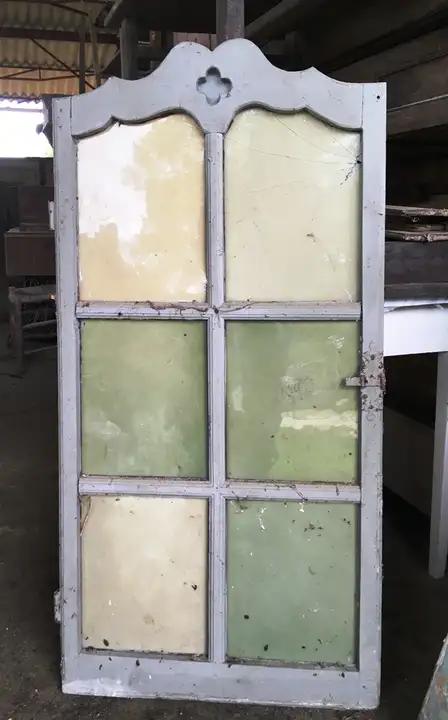 Petite fenêtre ancienne