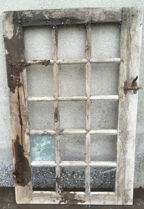 Petite fenêtre ancienne
