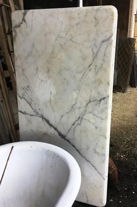 Ancien plateau de comptoir en marbre blanc