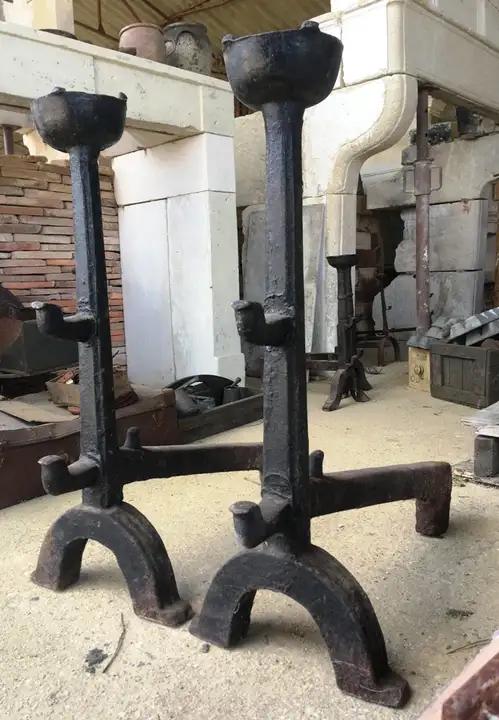 Paire de chenets anciens en fonte