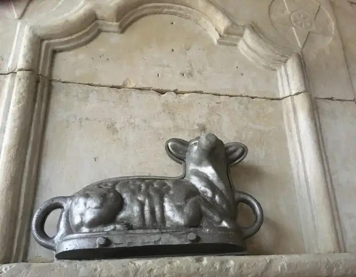 Moule en deux parties de fonte d'aluminium représentant un mouton