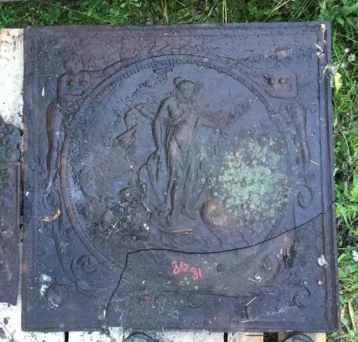 Plaque de fonte ancienne