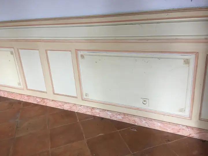 Boiseries basses de style LXVI en bois exotique