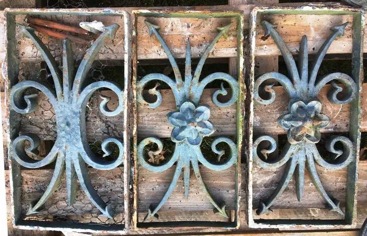 Trois grilles de ventilation pour cave